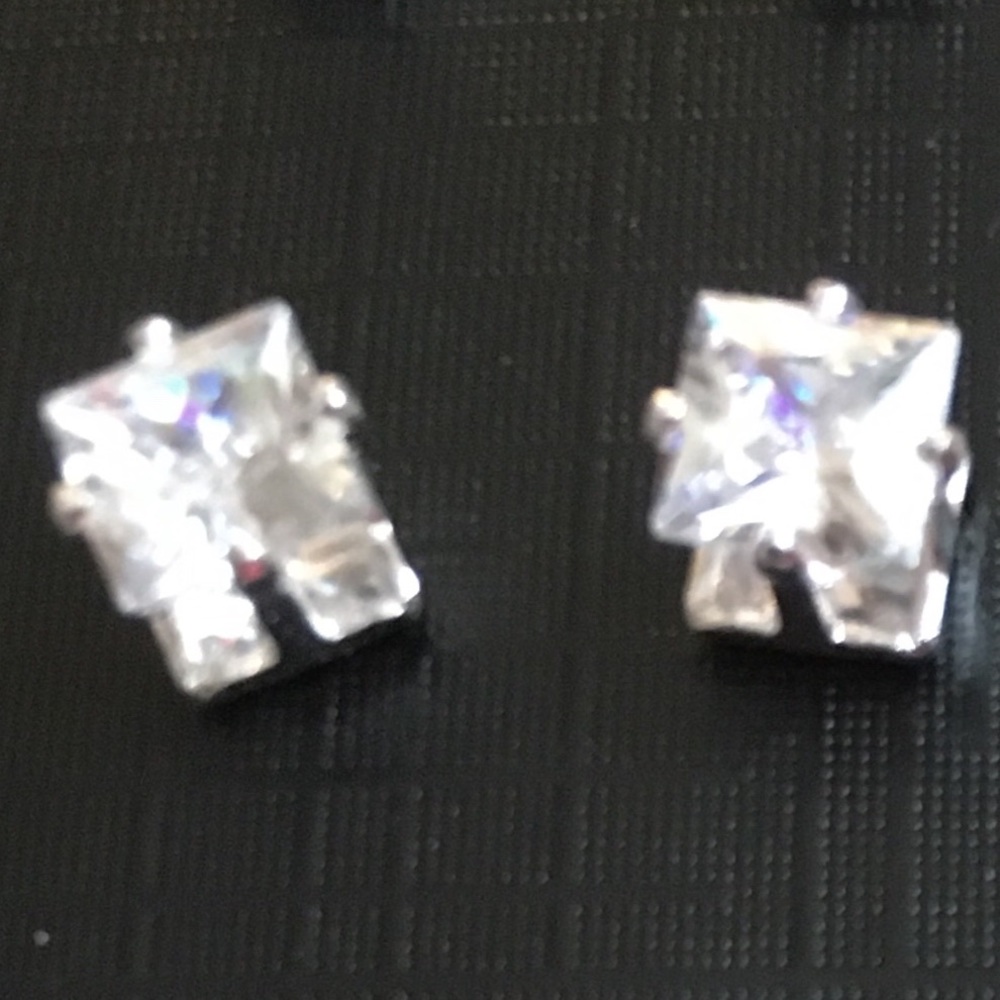 💎Medium Silver Cubic Zirconia Earrings💎